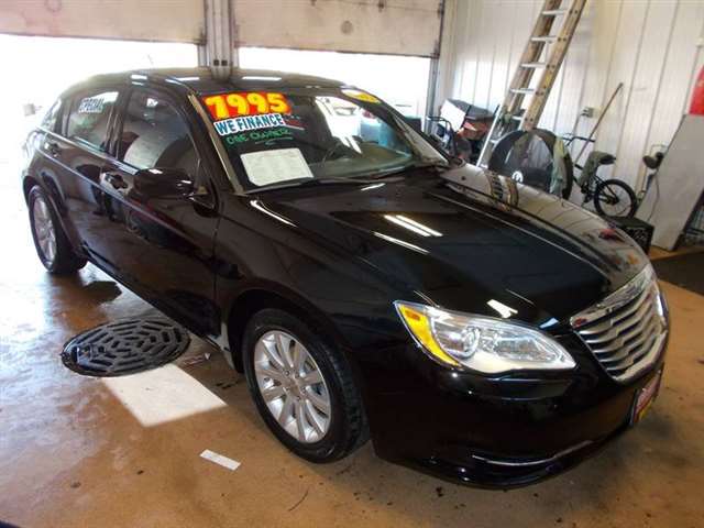 2013 Chrysler 200 Touring 4dr Sedan